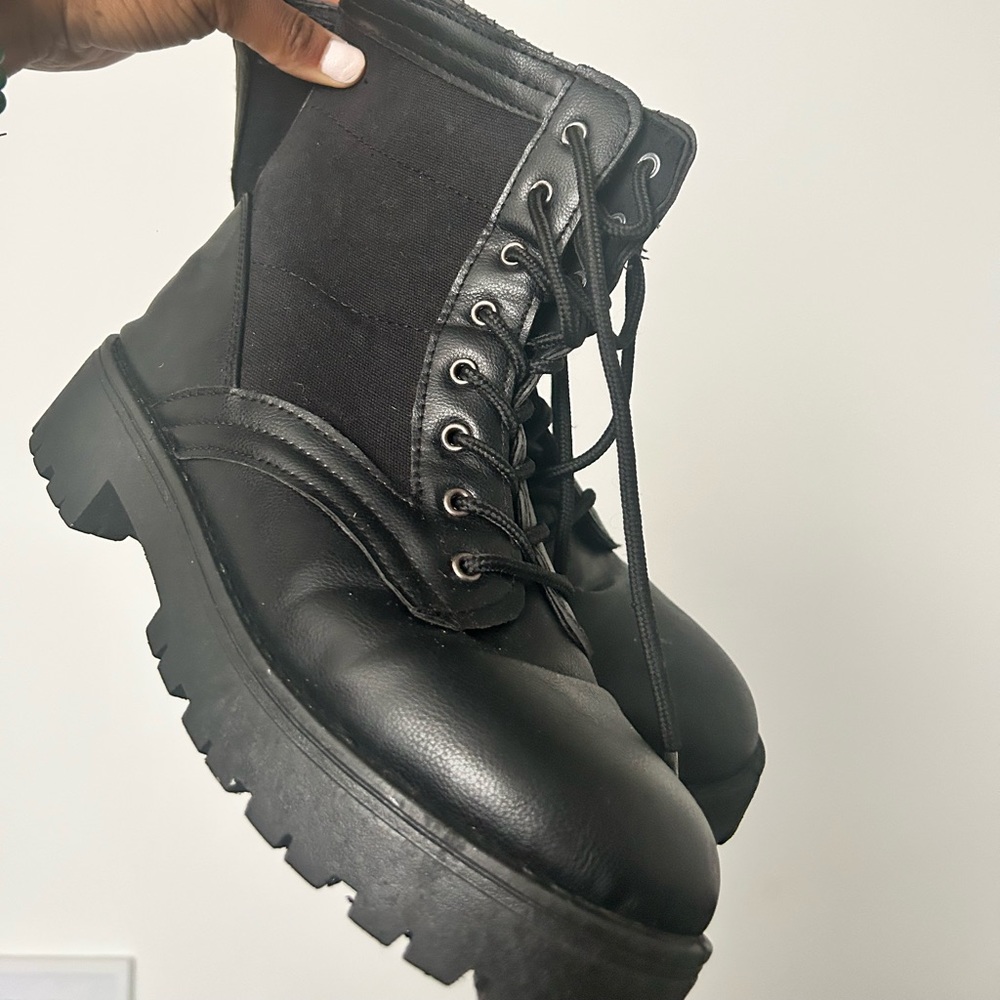 Black combat boots , BARELY WORN
